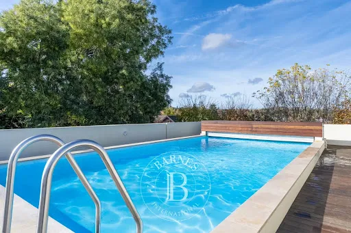 Maison 6 pièces 305 m²
