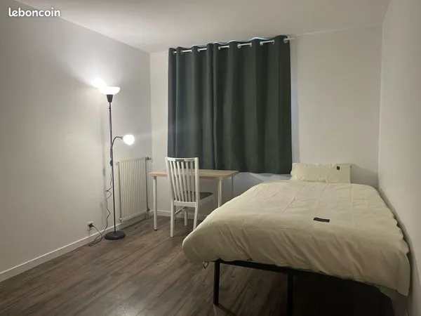 Chambre meublée en colocation féminine