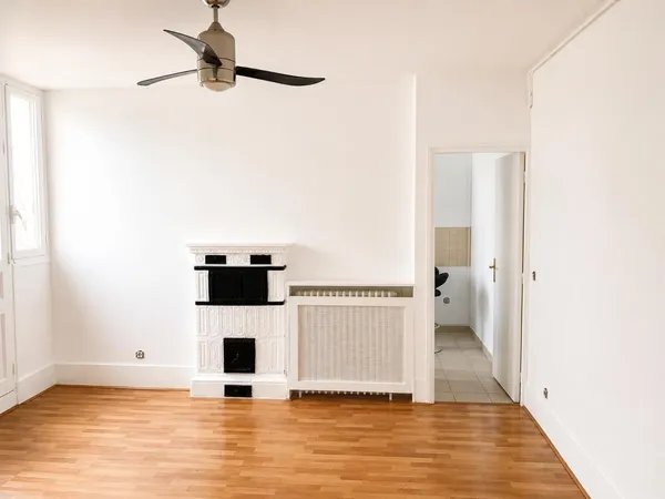 BATIGNOLLES / PERREIRE - GRAND STUDIO SUR COUR