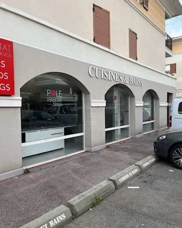 Local commercial 85 m²