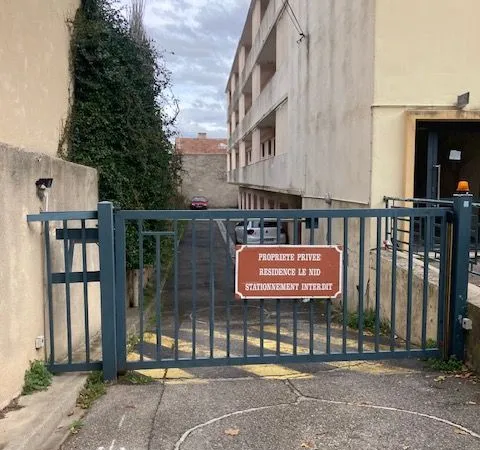 Garage fermé - aix cathédrale