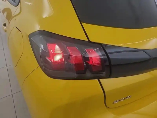 Peugeot 208 puretech 75 s&amp;s bvm5 — photo 26