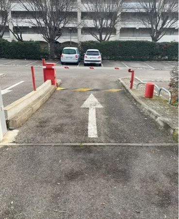 Loue place de parking pont de l'arc
