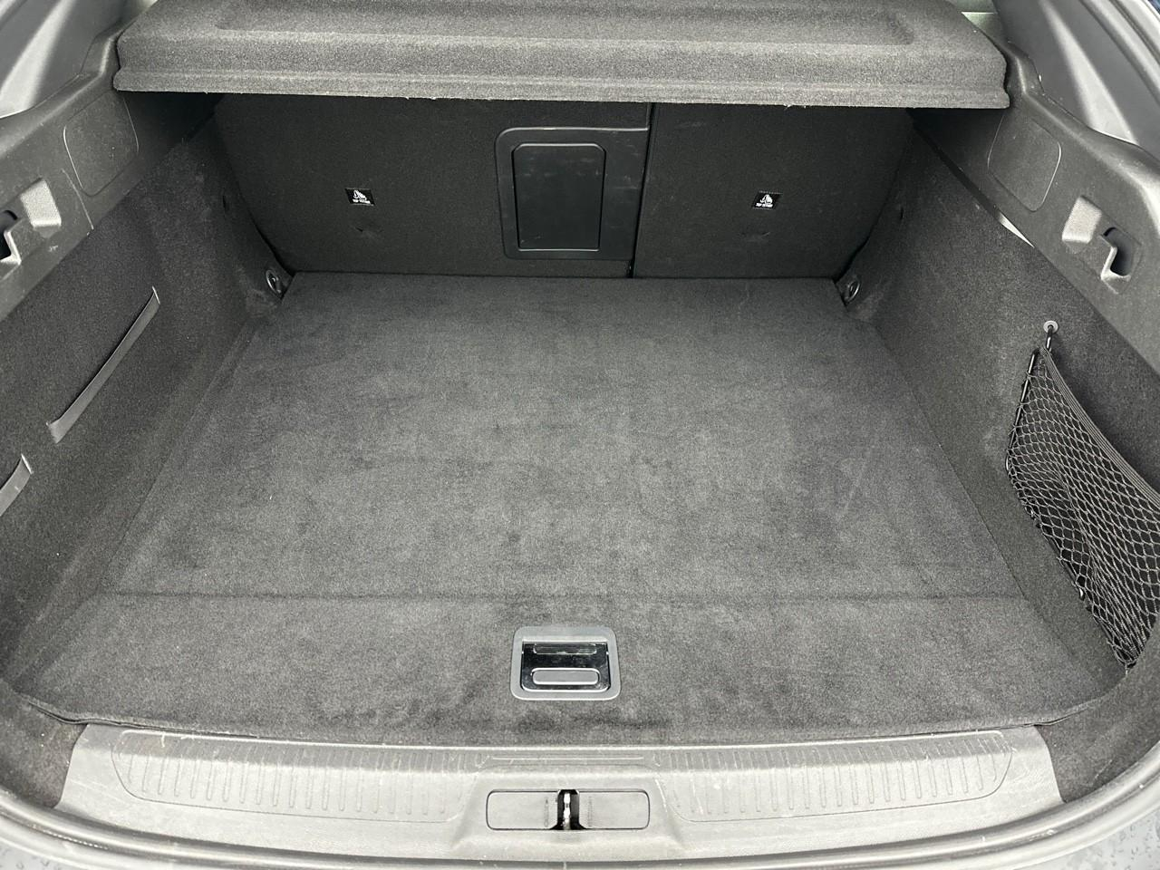 Peugeot 408 phev 180 e-eat8 allure pack — photo 6