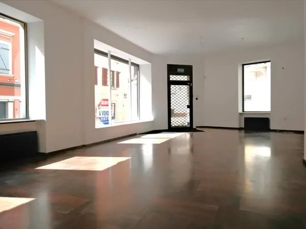 Local Commercial Hyper Centre