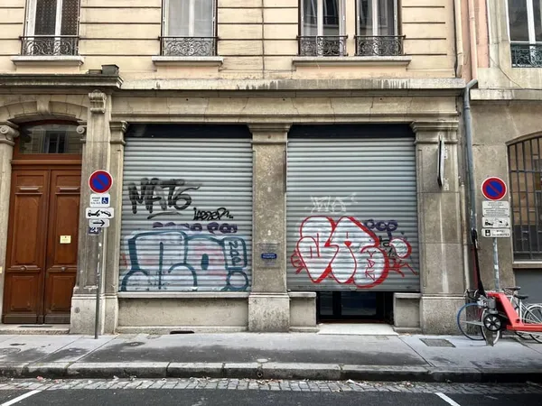 Local commercial 195 m²