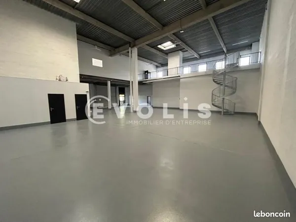 Local d'activité 788 m²