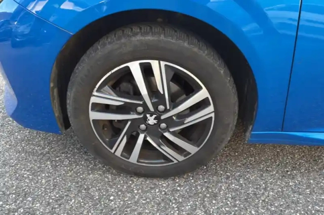 Peugeot 208 puretech 100 s&amp;s bvm6 — photo 12