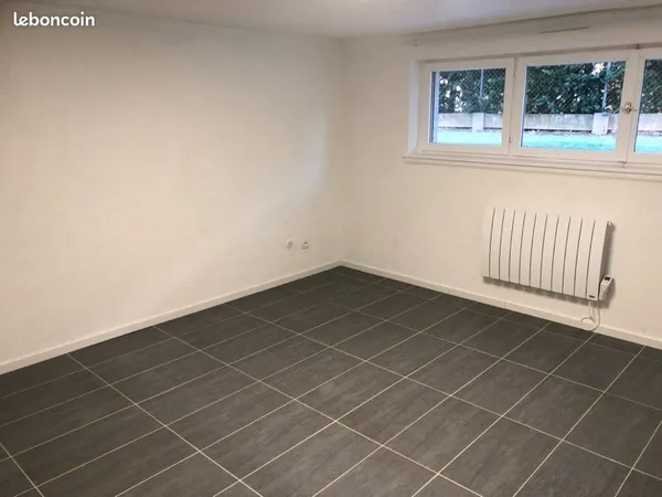 Box locatif avec sol carrelé