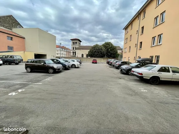 Parking 15 m² Vienne