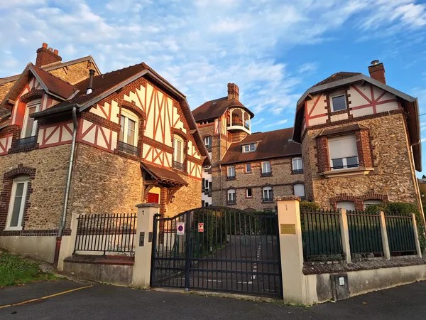Vends appartement 52m² lumineux, vue sur tour du XIIIème siècle