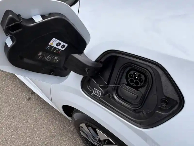 Peugeot 208 electrique 156ch 54 kwh — photo 32