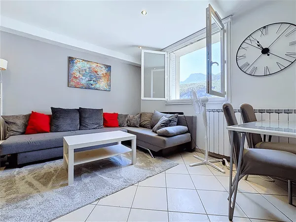 Appartement - 7ème étage - 54 m2 - 3 pièces - Meublé