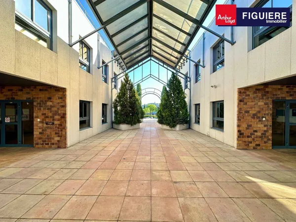 Bureaux 963 m²
