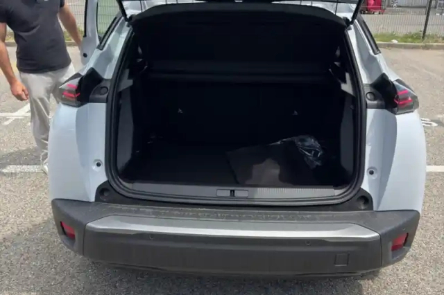 Peugeot 2008 electrique 54 kwh 156 ch — photo 9