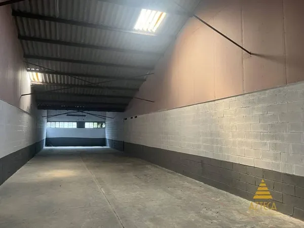 Entrepôt 240 m²