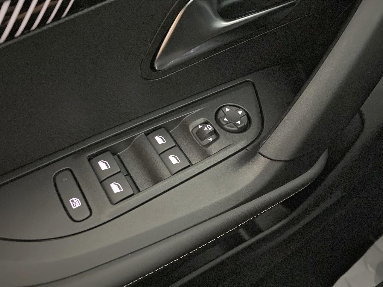 Peugeot 2008 hybrid 145 ch e-dcs6 allure — photo 20