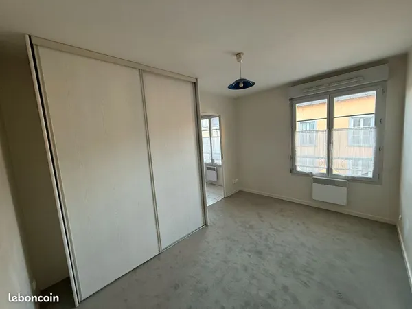 STUDIO- 24 m2 - Hypercentre - LIMOGES