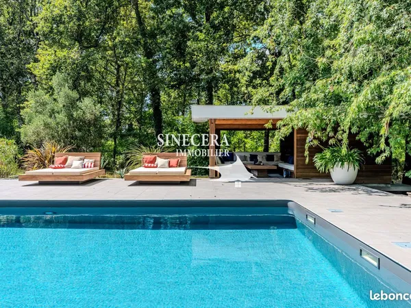 Villa 10 pièces 374 m²