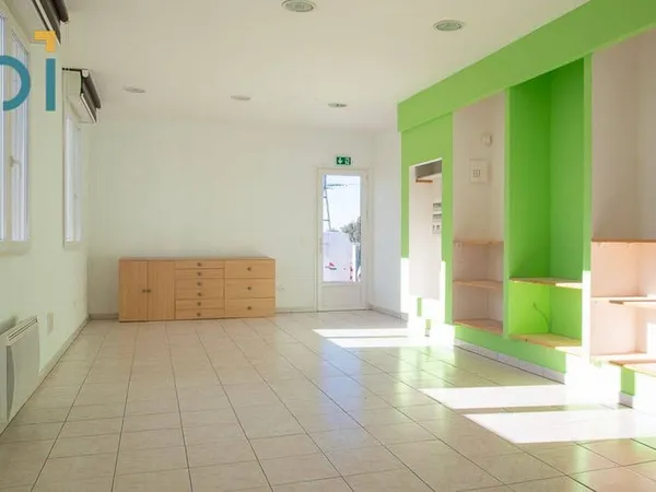 Local professionnel 1 pièce 71 m²