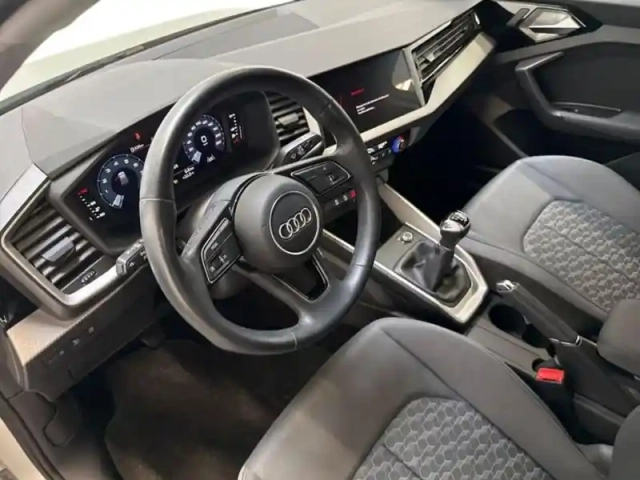 Audi A1 25 tfsi 95 ch bvm5 advanced — photo 9