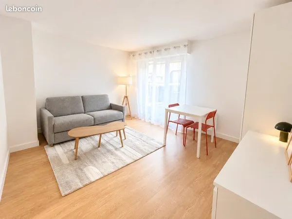 Studio meublé rénové de 22 m² avec terrasse et parking - Cergy - 750 CC