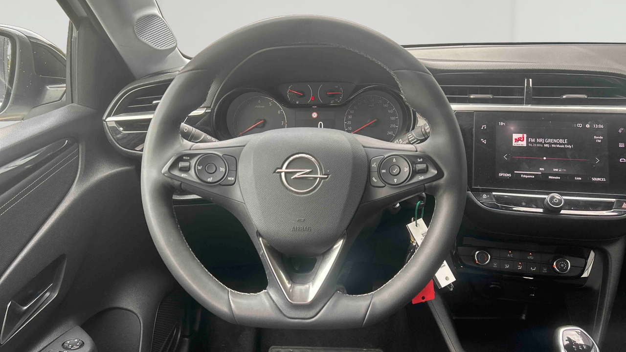 Opel Corsa 1.2 75 ch BVM5 — photo 10