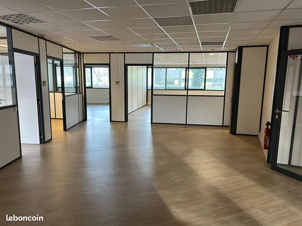 Bureaux 163 m²