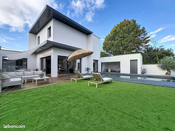 Maison 8 pièces 215 m²