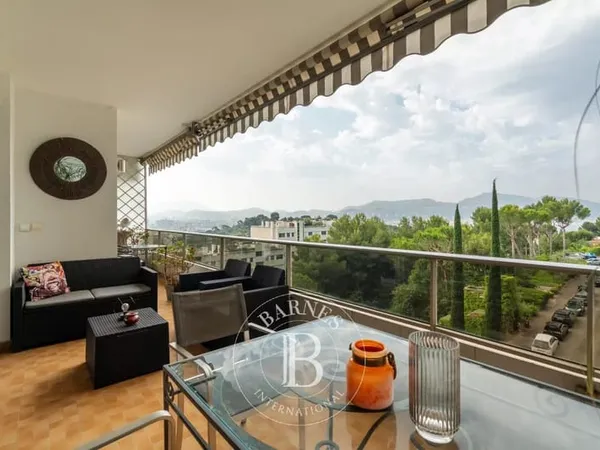 LOCATION - MARSEILLE 8e - BAGATELLE - LA CADENELLE - APPARTEMENT 3 PIÈCES - TERRASSE - VUE DÉGAGÉE