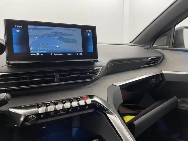 Peugeot 3008 hybrid 136 e-dcs6 — photo 28