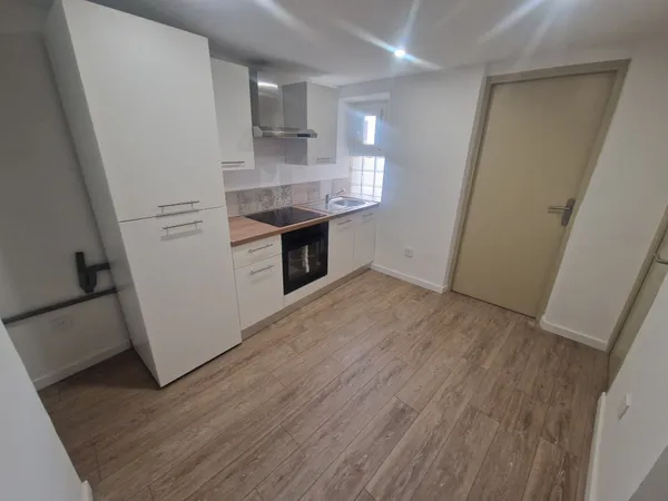 QUARTIER MOURILLON - APPARTEMENT TYPE 1 ENTIEREMENT RENOVE -