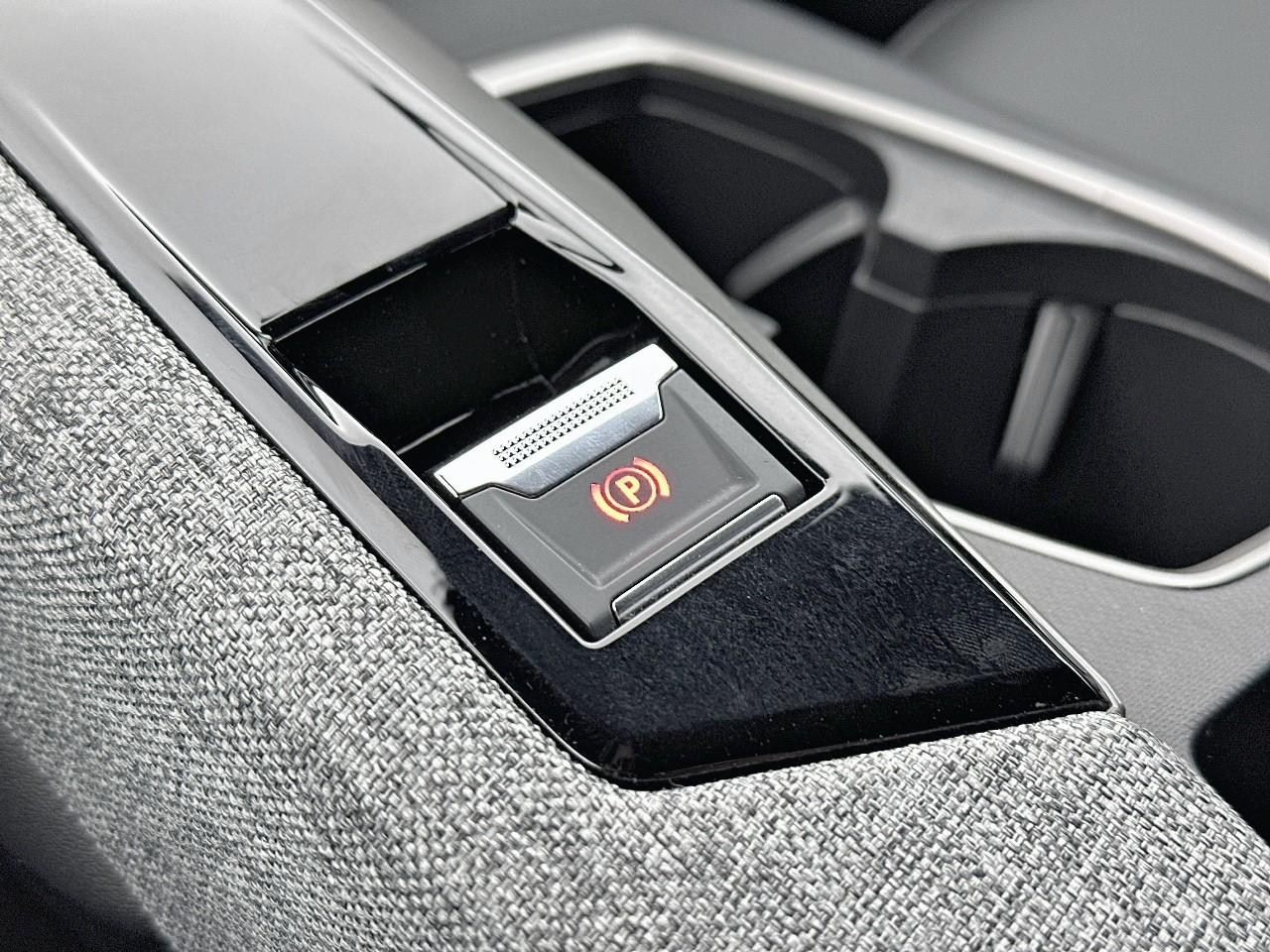Peugeot 3008 hybrid 145 e-dcs6 gt — photo 32