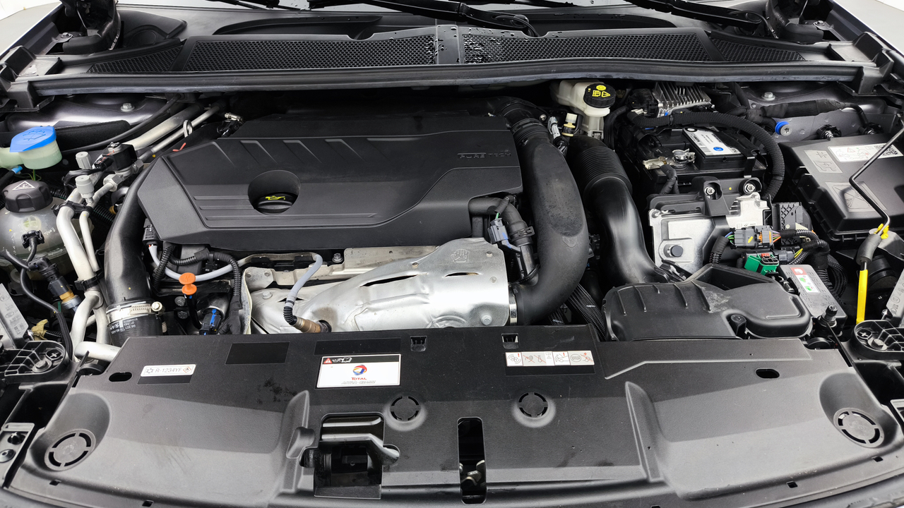 Peugeot 308 SW PHEV 180 e-EAT8 — photo 10