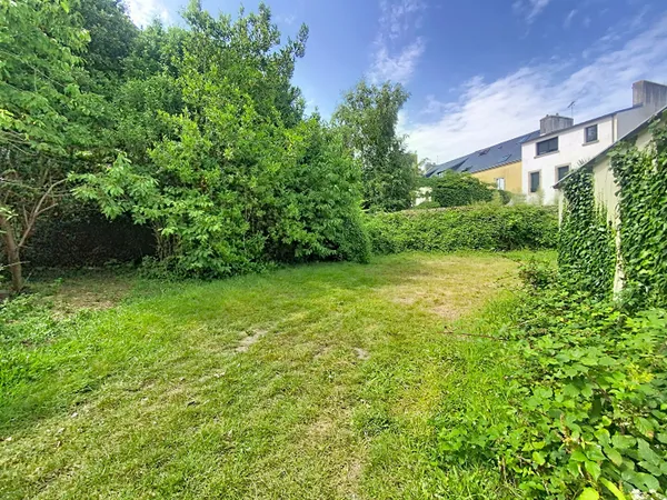 Concarneau exceptionnel terrain a batir de 512 m² à 50 m de la mer dans un endroit très calme .