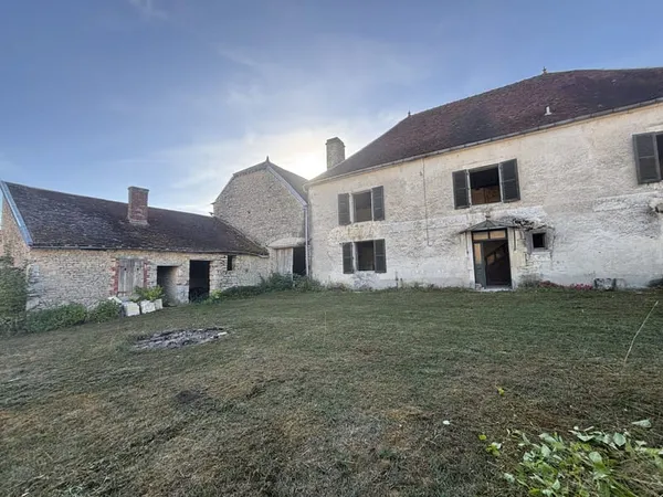 AUBE( 10) Proche de Bar/Seine : Ancien corps de ferme à réno