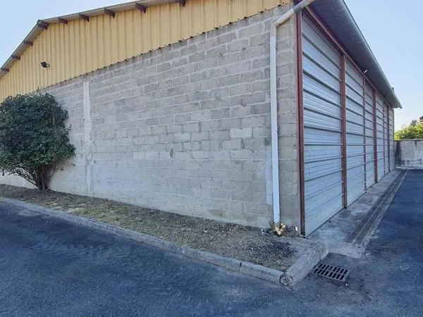 Commerce 400 m²