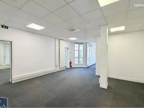 Bureau et espace de travail Location Rantigny  100m² 1000€