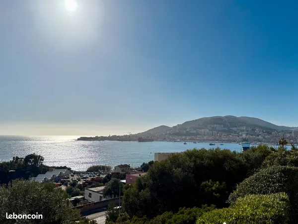 Appartement F2 meublé à louer Ajaccio-Résidence-Terrasse vue mer/parking/ascenseur