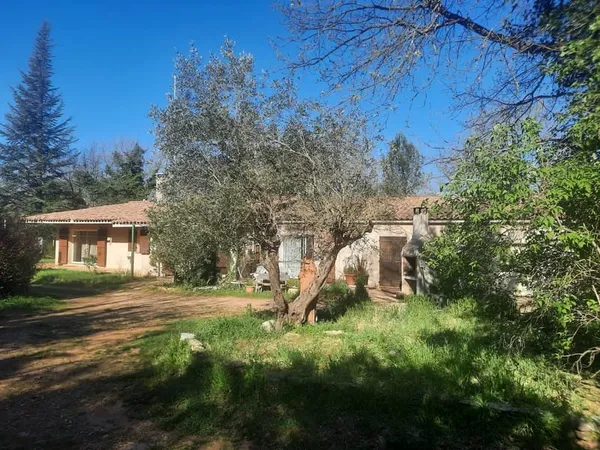 Exclusivité: Tourves Propriété de plain-pied de 202m2 compos