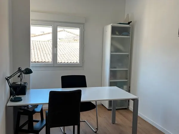 BUREAU 10m² Pied du Jardin public