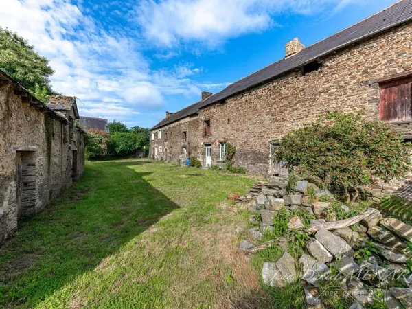 LONGERE A RÉNOVER - TERRAIN DE 5725 M2