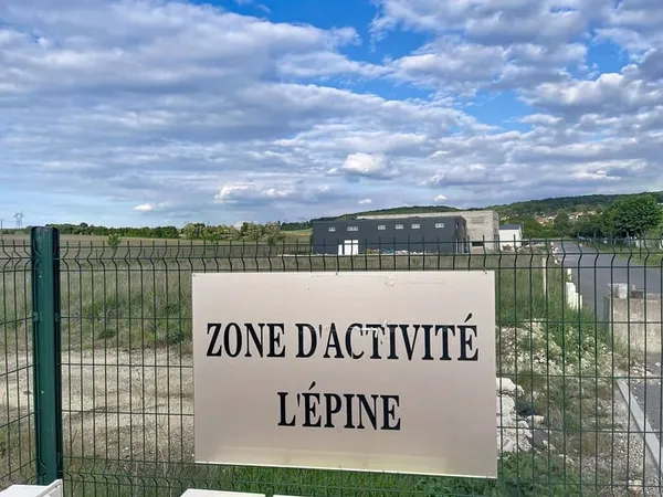 Terrain constructible 896 m²