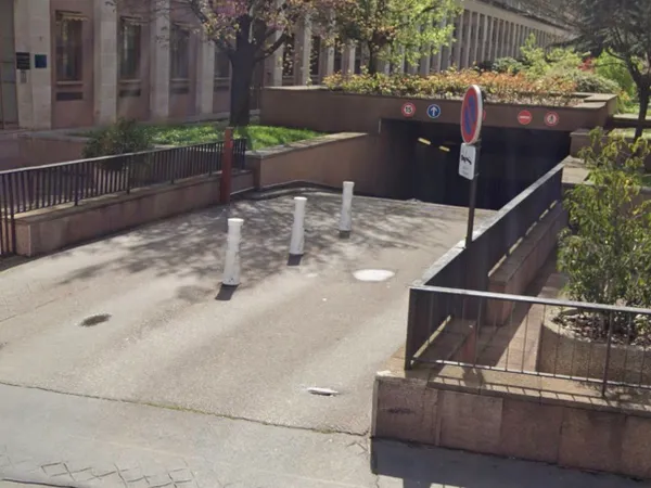 Vends Parking au 101 - 103 Rue du point du jour (résidence Pouillon)