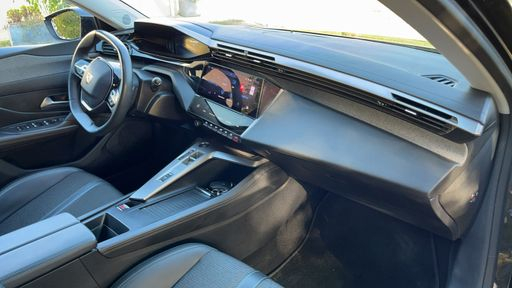 Peugeot 308 1.5 BlueHDi 130 EAT8 - Allure Pack – 2023 – 54298 km – Diesel – Boîte Automatique — photo 29