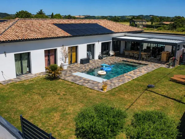 Maison 6 pièces 220 m²