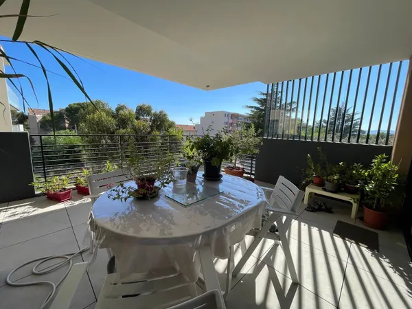 BEL APPARTEMENT MODERNE À BOULOURIS, SAINT-RAPHAËL