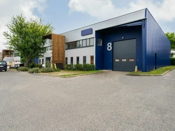 Local d'activité 928 m²