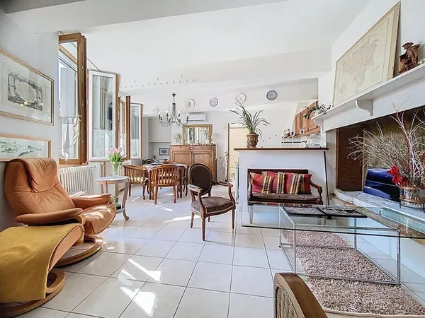 A vendre belle maison de ville de 140m2 avec jardin et garage independant