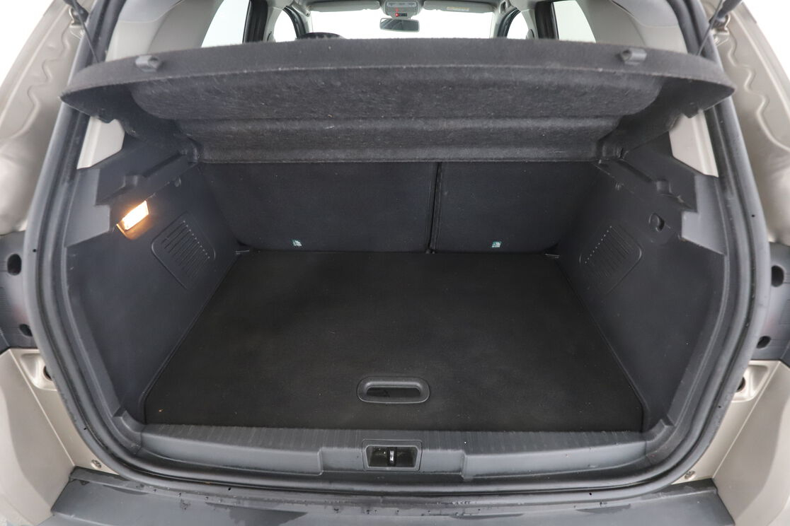Renault Captur 1.5 dCi Energy Intens Eco2 — photo 16